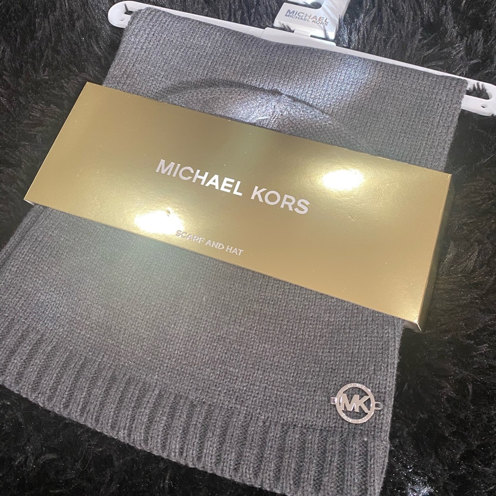 Michael Kors hat & scarf set